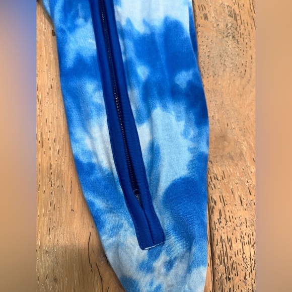 Ruggedbutts Toddler Bamboo Blue Tie Dye Romper Footie Pajamas - 18M - Picture 3 of 6